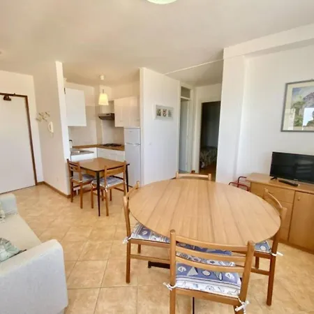 Apartment Modern Beachfront With Parking *